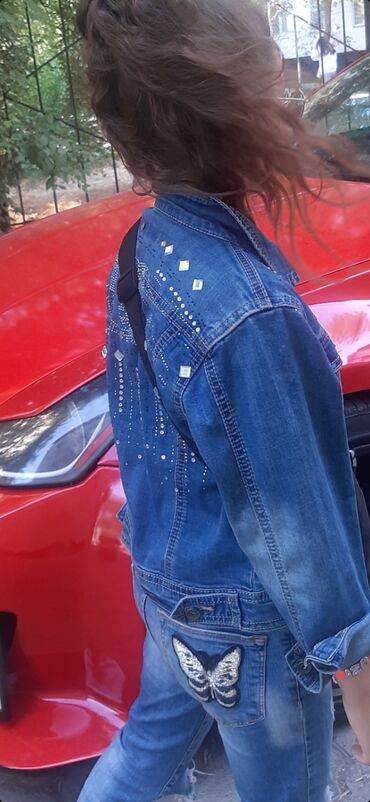 стильная джинсовая одежда: Джинсовая фирменная куртка на девочку 7-9лет состояниие очень