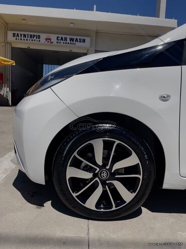 Toyota: Toyota Aygo: 1 l. | 2016 έ. Χάτσμπακ — 4