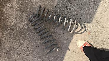 Podveska, xodovoy hissələri: Məhsul: Avtomobil üçün arxa asqı yayları (cüt) Təsvir: - Metal spiral — 2