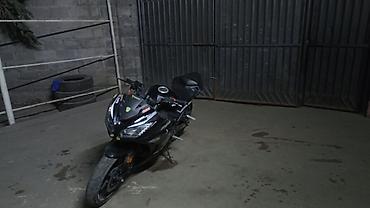 спорт баик: Спортивный мотоцикл в стиле Kawasaki Ninja, черный, с полным — 4