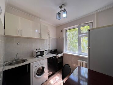 продаю коттедж в келечек: 2 бөлмө, 46 кв. м, 104-серия, 1 кабат, Косметикалык ремонт