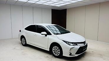 bmw e3: Toyota Corolla: 2022 г., 1.8 л, Автомат, Гибрид, Седан — 2