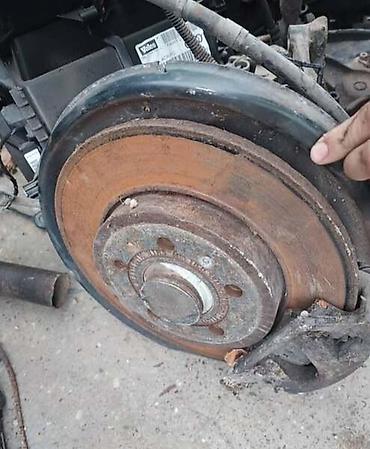 pezo 1: KOCIONI ZA AUDI A4 | audi a4 b7 kocioni diskovi zadnji 70e par imam — 2