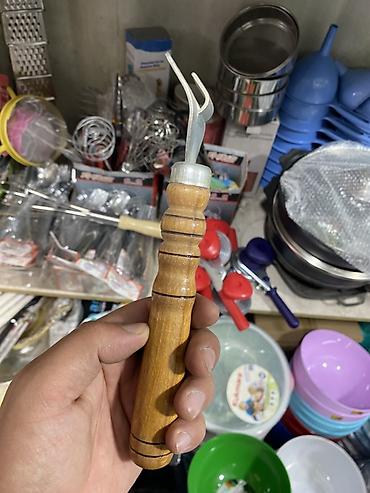 бутылка для масло: Открывашка 2-в-1 с деревянной ручкой - Универсальная кухонная — 2
