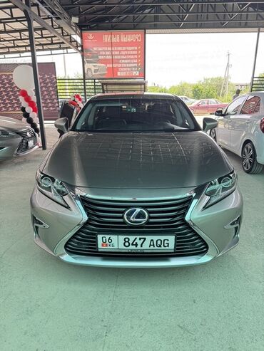нексия машина: Автомобиль Lexus ES 300h в элегантном серебристом цвете. Седан