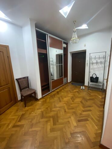 секционные комнаты: Просторная трехкомнатная квартира с удобной планировкой. только для