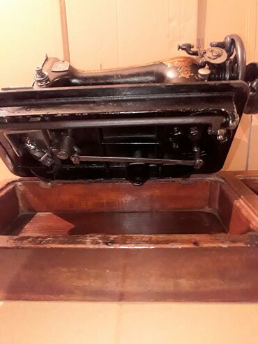 Qədim tikiş maşınları: Qədimi tikiş maşını "Qosşveymaşına" satılır.SSRİ 1923-25 illər.İşlək — 19