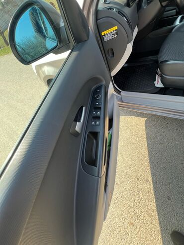 arx açan: Kia Ceed: 1.6 l | 2007 il Hetçbek