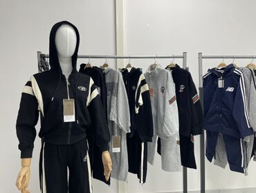 детский велюровый спортивный костюм: Комплект, цвет - Черный, Новый