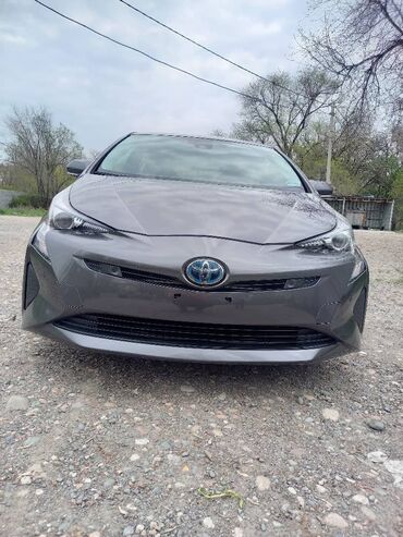 хетчбэк: Toyota Prius: 2018 г., 1.8 л, Вариатор, Гибрид, Хэтчбэк