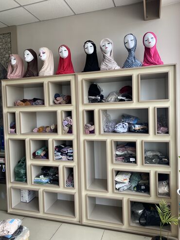 деревянные игрушки оптом от производителя: Шкаф полка для магазина женской одежды и головных уборов. Подходит для