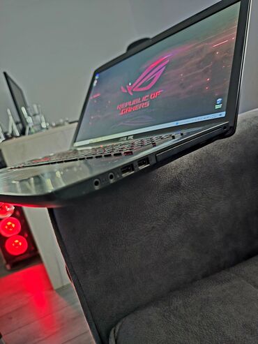 ASUS: Intel Core i7, 17.3 " — 6