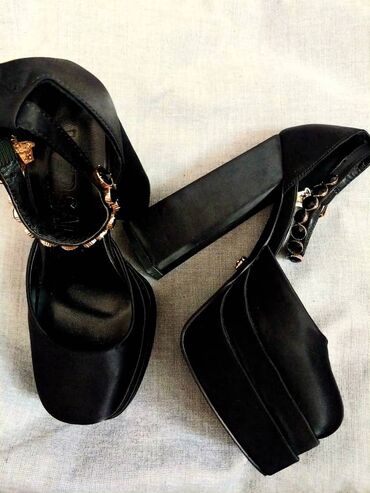 турецкие туфли на платформе: Туфли Versace, 35, цвет - Черный