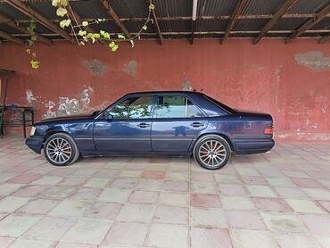 Mercedes-Benz: Mercedes-Benz W124: 2 l | 1995 il Sedan — 12