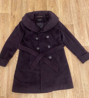Пальто: Шерстяное пальто в хорошем состоянии б/у,размер 44