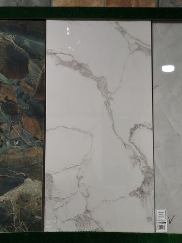 metbex ucun kafel metlax: Mərmər effektli keramoqranit plitə - Rəng və dizayn: açıq ağ fon, boz