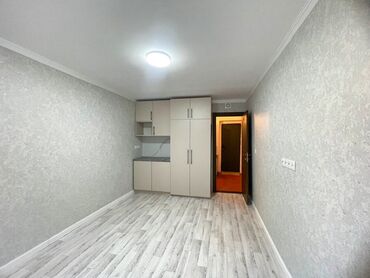 помещение для кухни: 1 бөлмө, 17 кв. м, Жатакана жана мейманкана түрүндө, 3 кабат, Евроремонт
