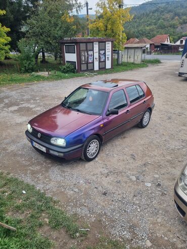 Volkswagen: Volkswagen Golf 3, hečbek sa 5 vrata. Na autu odradjena komplet — 4