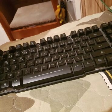 Klaviaturalar: Getorix marka mexaniki klavyatura işıqlı 20 manata işlənmişdir amma — 3