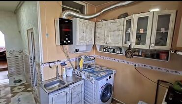 Otaqların satışı: Satılır: Mənzilin giriş hissəsi və dəhlizi - Geniş, işıqlı dəhliz — 15