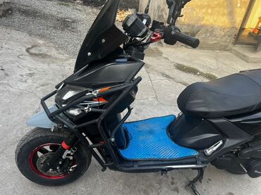 Скутеры: Скутер Benelli 180 кубов — 9