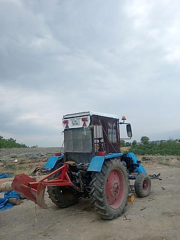 t25 traktör satilir: Təsvir: - Kənd təsərrüfatı üçün universal təkərli traktor. - Arxa — 1