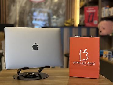 macbook 2017: • Model: Macbook Pro 13 • Prosessor: İ5 • Daxili yaddaş: 256GB SSD • — 1