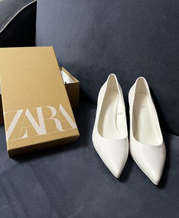 красовка женские: Туфли, 38, Zara, Жаңы, түсү - Ак, Акылуу жеткирүү
