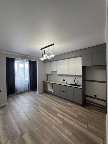 я ищу 2 комнатную квартиру в бишкеке на 30 000 сом: 1 комната, 55 м², Элитка, 12 этаж, Дизайнерский ремонт