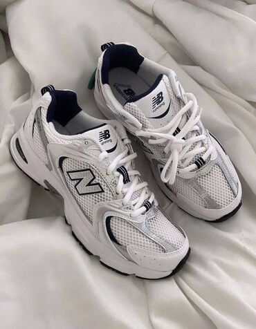 зимняя обувь лора пиано: Кроссовкалар, 36, 36.5, 37, New Balance, Жаңы, түсү - Ак, Өзү алып кетүү, Акысыз жеткирүү, Акылуу жеткирүү