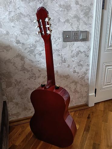 mini canta: Klassik Gitara MBTA S/N:3910 Tam ölcü:4/4, Rəng:qırmızı — 2