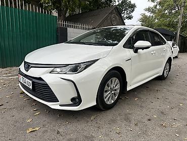 Toyota Corolla: 2022 г., Гибрид, Седан