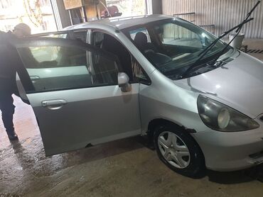 колф 3: Honda Fit: 1.3 л, Вариатор, Бензин