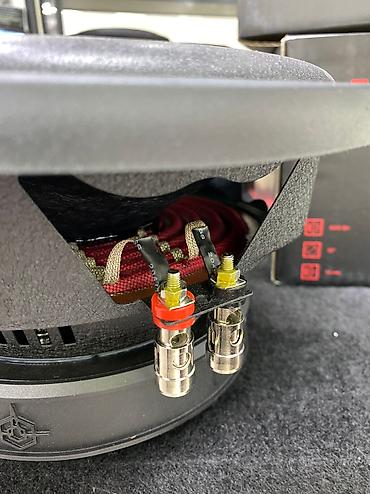 Динамики для авто: Сабвуферный динамик Ural Мolot 10, в оснащении которого присутствует — 5