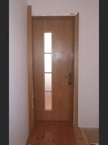 5 eded qapı satılır tecılı evden çıxmalıdır qiymət bir ededi 100 AZN