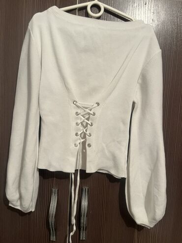 вязанные кардиганы: Белый трикотажный топ/свитер с корсетной шнуровкой на спине. - Цвет