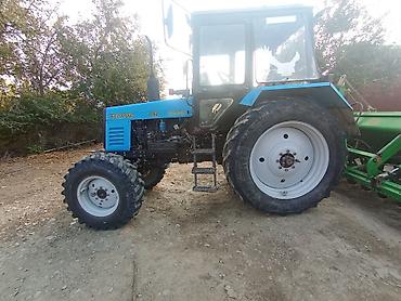 Traktorlar: Belarus MTZ traktoru - Güclü dizel mühərrik, qabaqda balans yükləri — 16