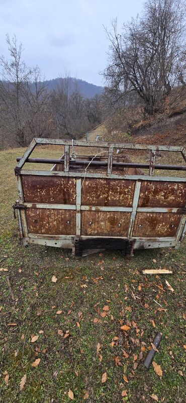Yük maşınları üçün qoşqular: Bortları açılan kuza. Uzunluğu 4,3 m Eni 2,5 m Tam dəmir kuza — 6