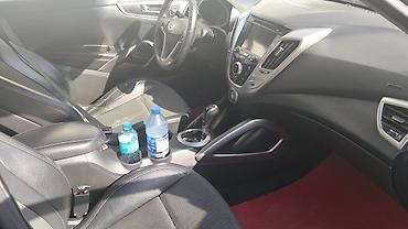 Hyundai: Hyundai Veloster, qara rəng, 3 qapılı (iki tərəfdə asimmetrik qapı — 5