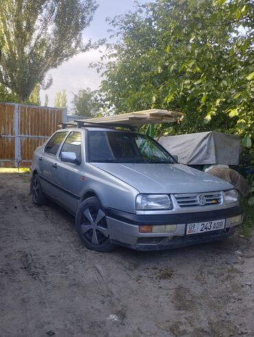 или меняю на дом: Volkswagen Vento: 1994 г., 1.8 л, Механика, Бензин, Седан