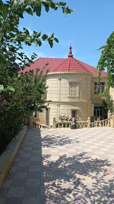 Həyət evləri və villaların satışı: Qaraçuxur qəs. 8 otaq, 220 kv. m, Kredit var, Orta təmir — 10