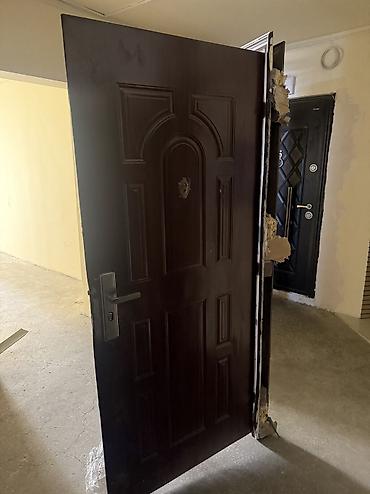 Mənzil üçün İşlənmiş Giriş qapısı 90x205 sm Glazok ilə, Ünvandan götürmə
