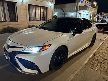Toyota Camry: 2022 г., 2.5 л, Автомат, Гибрид, Седан