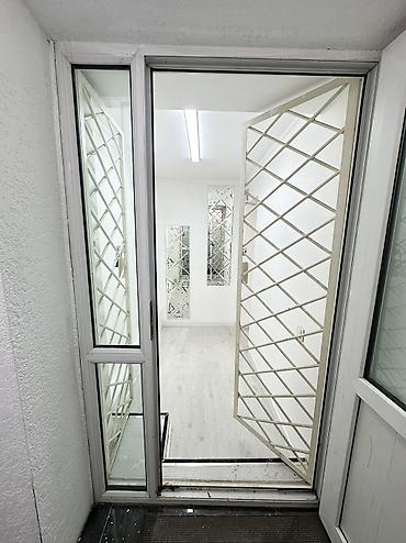 Продажа помещений свободного назначения: Продаётся коммерческое помещение в районе «Золотой квадрат» Площадь — 12