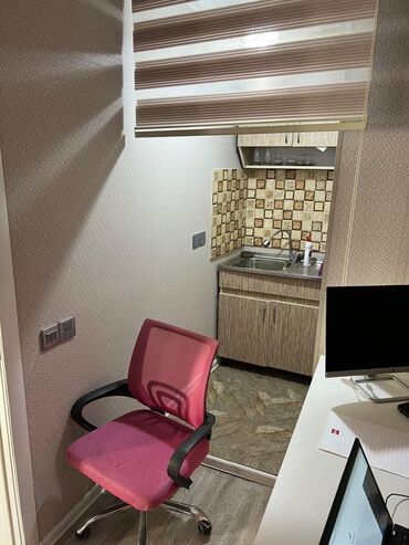 Ofislər: Yasamal rayonunda yol kənarında əla vəziyyətdə tam əşyalı və — 5