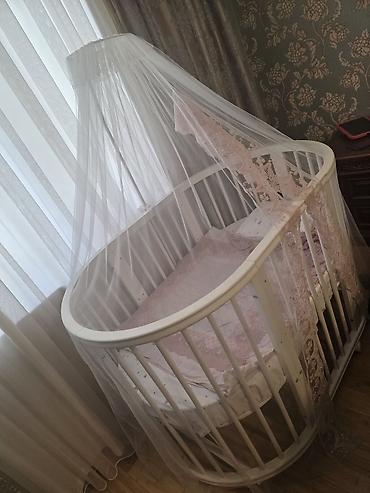 lay lay matras: Ağ rəngdə beşik/uşaq çarpayısı – oval formalı, ağacdan. Aşağıdakı — 3