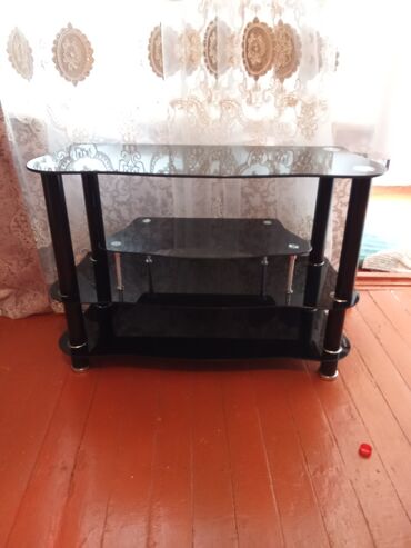 qapi işlənmiş: Televizor altlığı islenib bir ay satılır 35 manata 0775474840