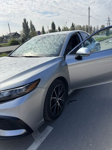 машины 2010 года и выше: Toyota Camry: 2022 г., 2.5 л, Автомат, Бензин, Седан