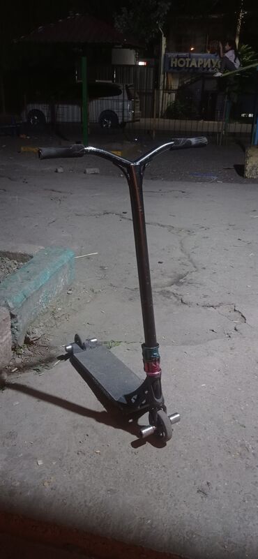 Велоаксессуары: Продам трюковой самокат французский стрит скутер чек руль Урбан арт