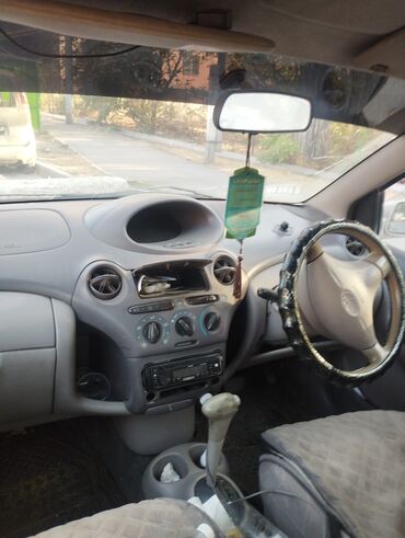 авто паталок: Toyota Platz: 2001 г., 1.5 л, Автоматтык, Бензин, Седан